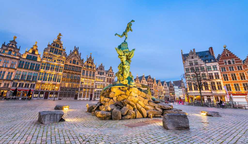 bus rental in Antwerp
