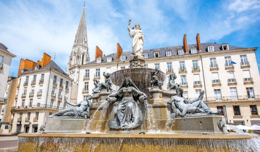 bus rental in Nantes