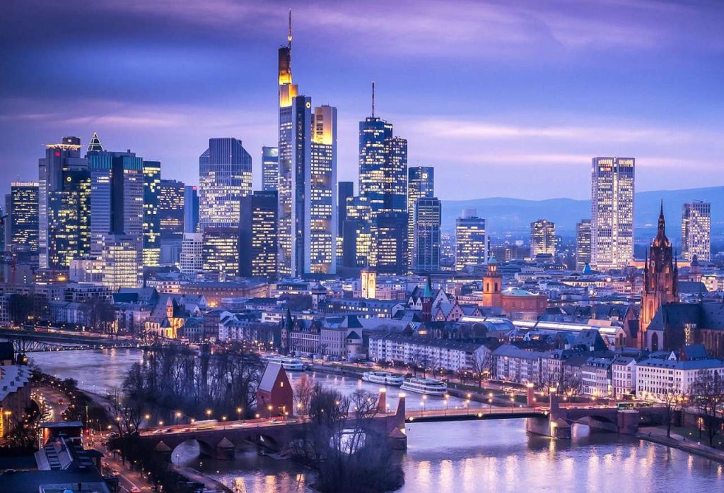 minibus rental in Frankfurt