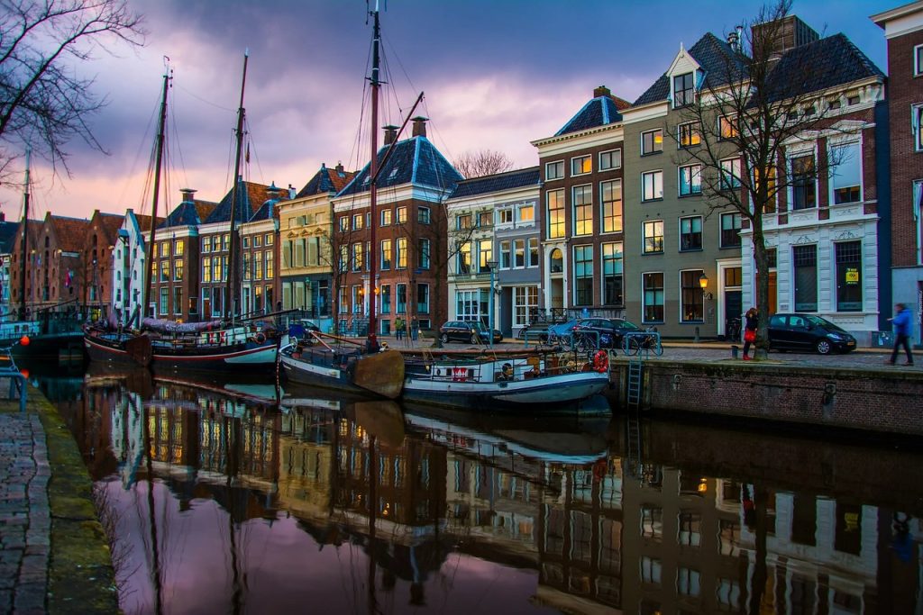 minibus rental in Groningen