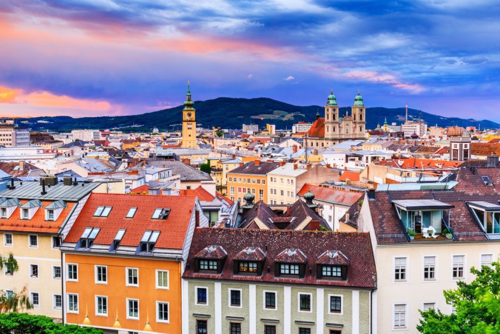 minibus rental in Linz
