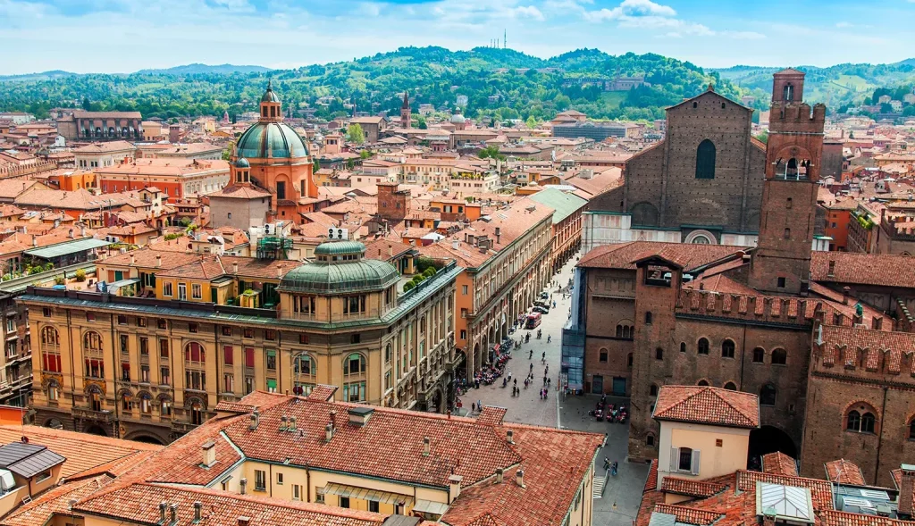 minibus rental in Bologna