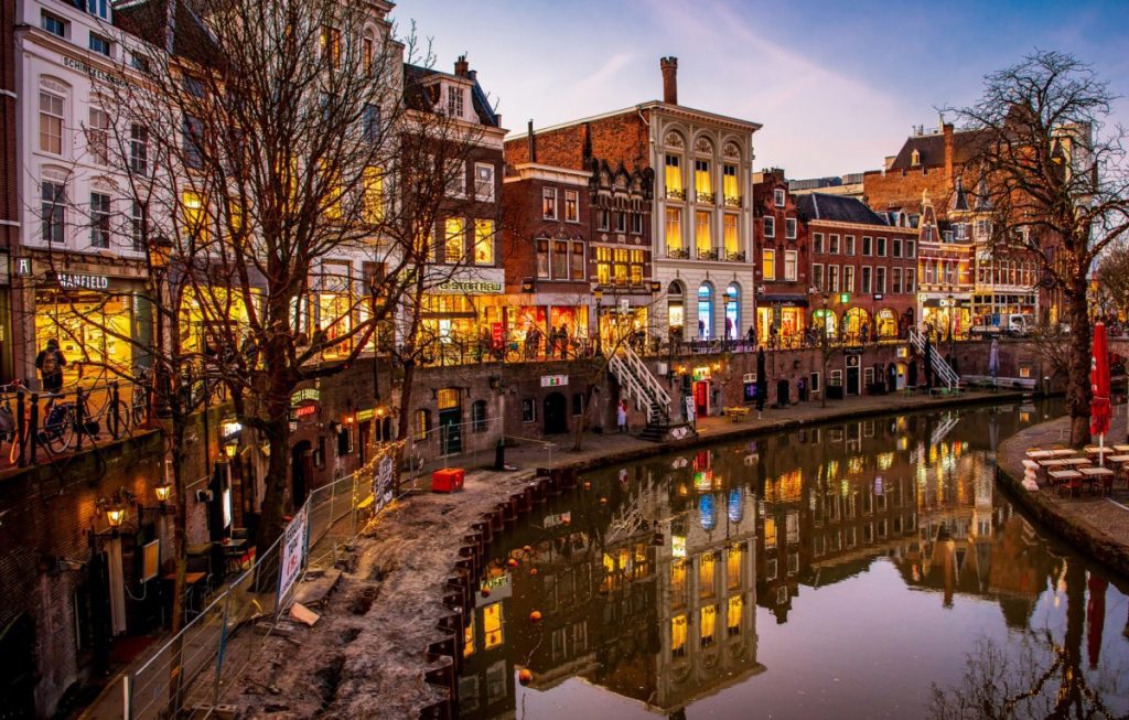 minibus rental in Utrecht