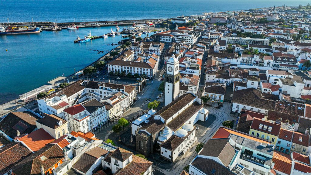minibus rental in Ponta Delgada
