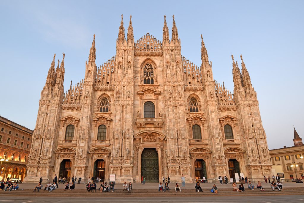 minibus rental in Milan
